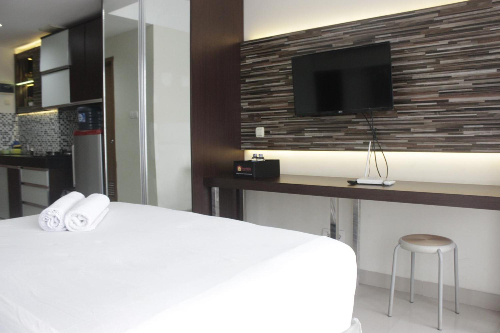 Modern & Contemporary At Beverly Dago Near Itb By Travelio Apartemen